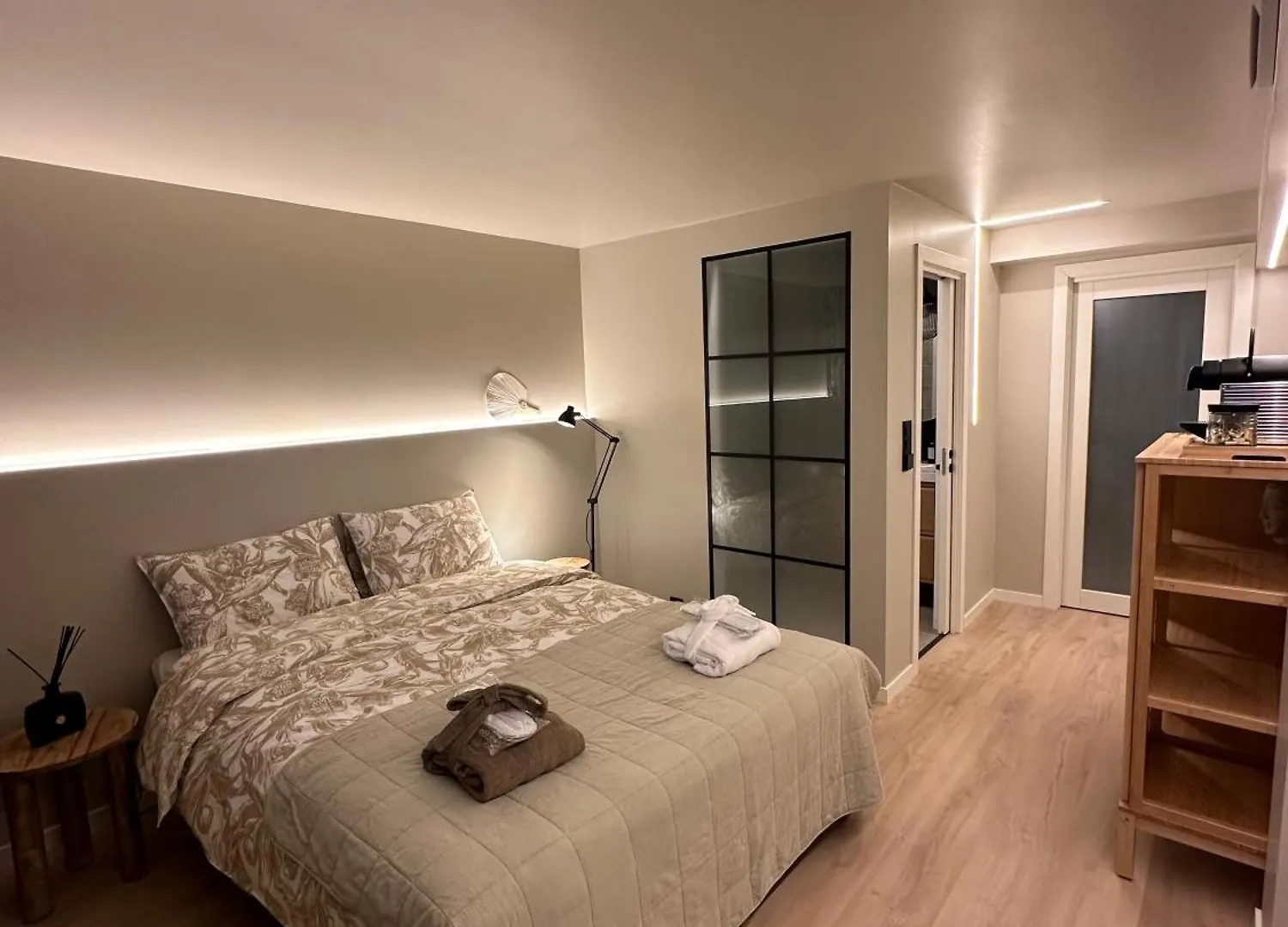 Newly Renovated Rom Bergen Fana 아파트