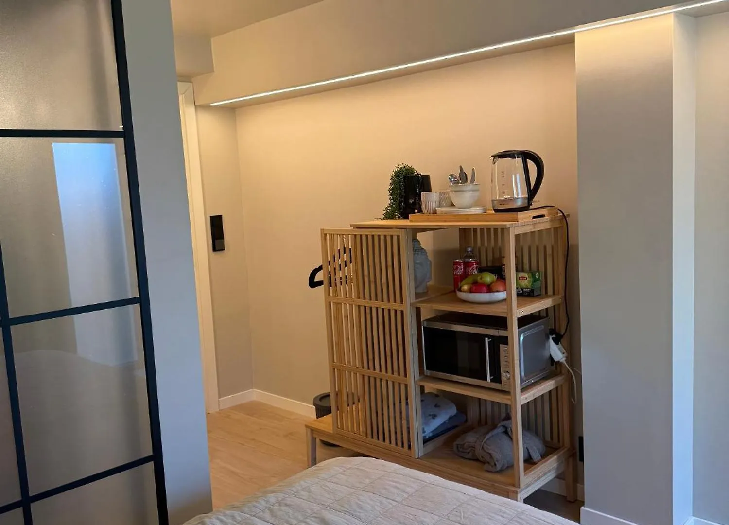 Newly Renovated Rom Bergen Fana 아파트