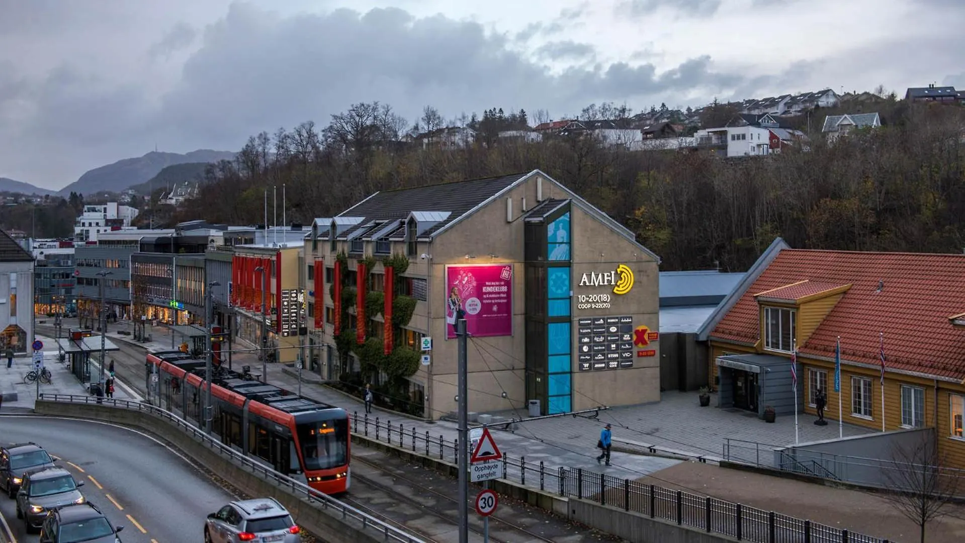 Newly Renovated Rom Bergen Fana 아파트